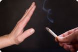 Švédsko dokazuje, že smoke free society není utopie – i nikotin ale je návyková a zdraví škodlivá látka, vyzývá k opatrnosti Národní linka pro odvykání