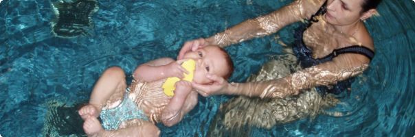 Pohybový program ve vodním prostředí pro děti od šesti do osmnácti měsíců