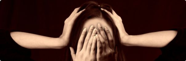 Lidé se za migrénu stydí, zbytečně potom trpí