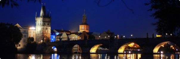 Česko svítí modře jako symbol porozumění autismu, svítit bude i VZP