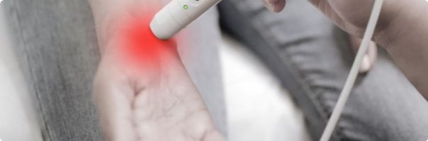 Revmatoidní artritida není jen nemoc kloubů – pacientům hrozí vyšší riziko zlomenin, infarktu či plicní embolie