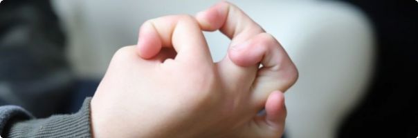 FYZIOporadna: ohnete palec až k zápěstí? Hypermobilita ohrožuje téměř třetinu lidí