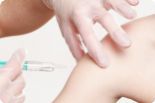 Pojišťovny nově zaplatí očkování proti HPV dalším „náctiletým“ – účinná zbraň proti zbytečným úmrtím na rakovinu